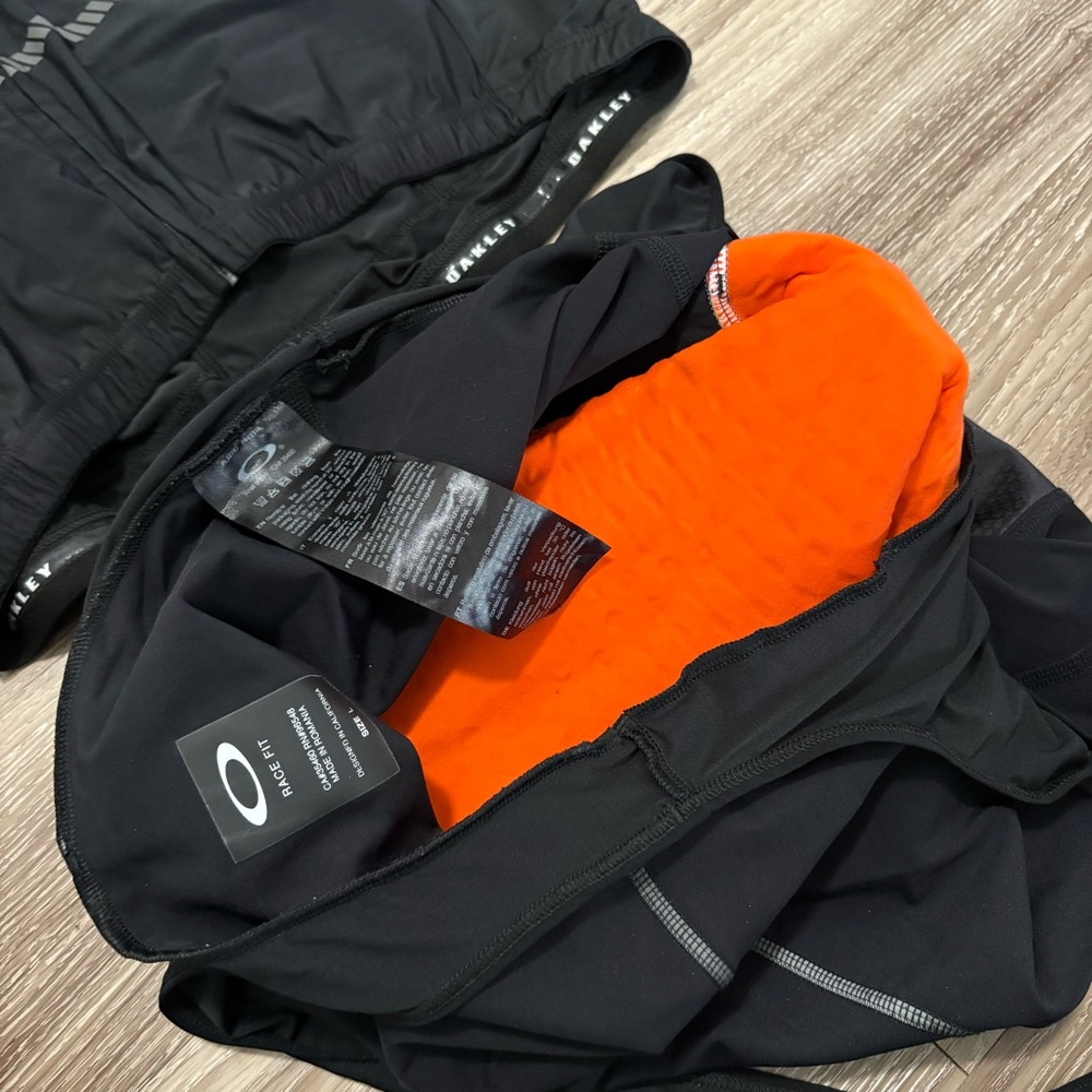 SOLD***Oakley cycling set top and bottom - Picture 11 of 15